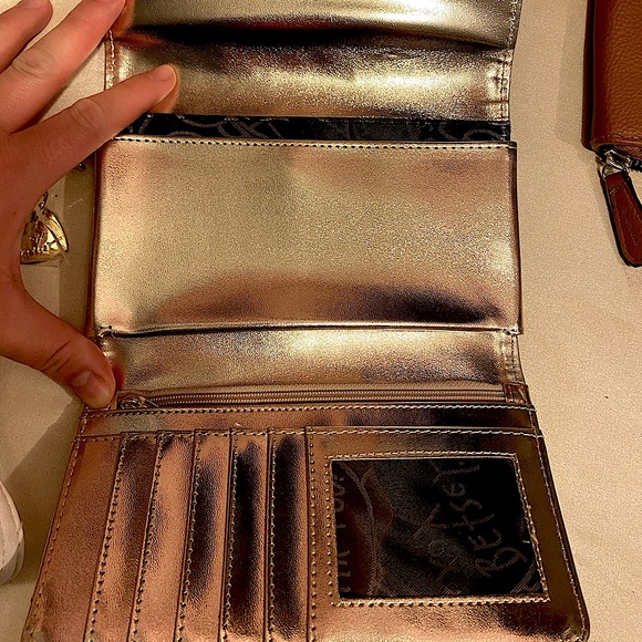 Betsey Johnson black and white wristlet - Picture 3 of 5